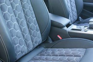 Audi A4 Buffalino Leder Alcantara Zwart Honingraadpatroon