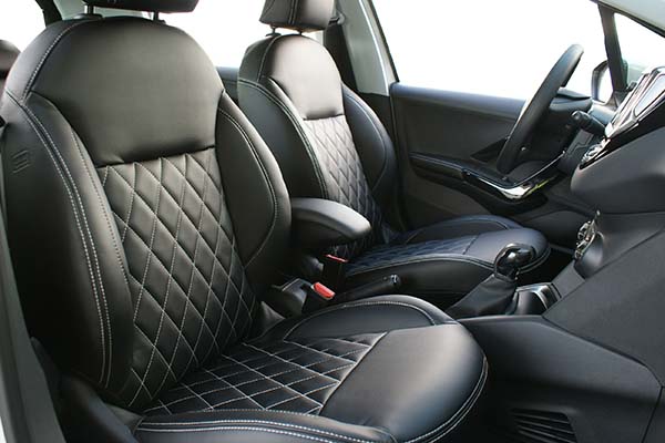 Peugeot 208 Alba eco-leather®®®®®® Zwart Diamond Stiksel Wit