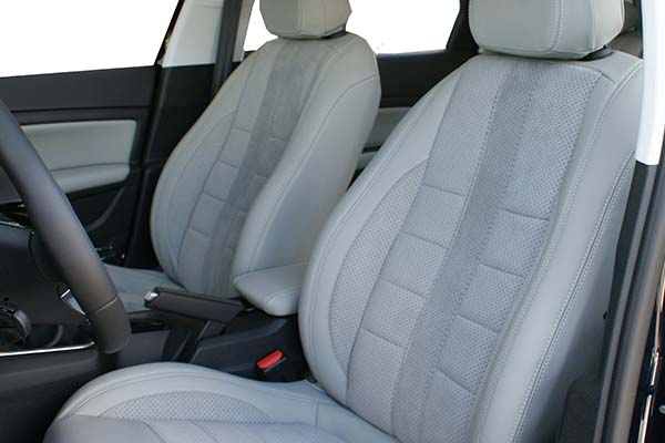 Peugeot 308 Buffalino Leder Titaniumgrijs Alcantara Geperforeerd Voorstoelen