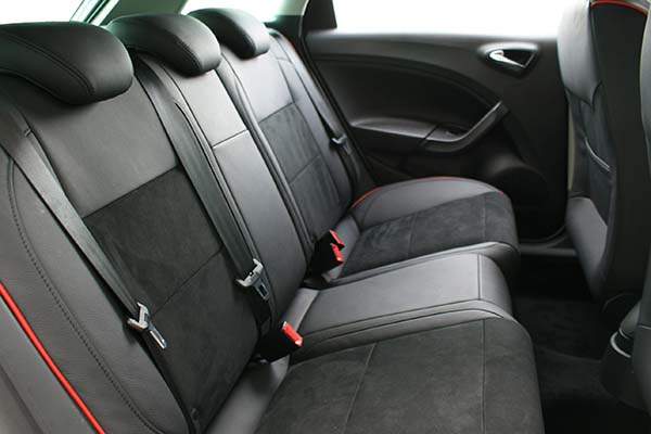 Seat Ibiza FR Buffalino Leder Zwart Alcantara Rode Bies Achterbank