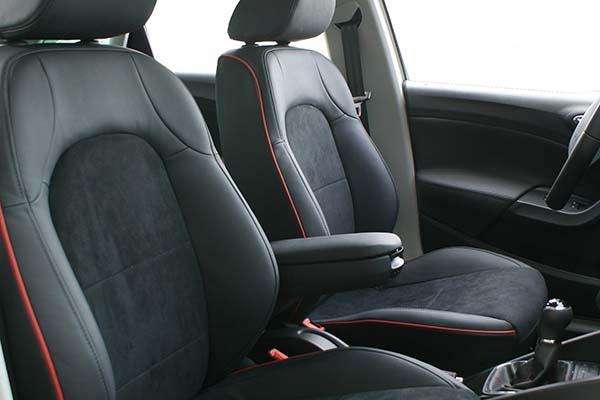 Seat Ibiza FR Buffalino Leder Zwart Alcantara Rode Bies Voorstoelen