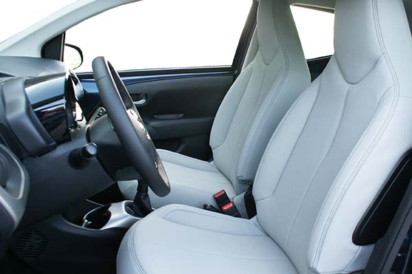 Toyota Aygo Alba eco-leather®®®®®® Titaniumgrijs Voorstoelen