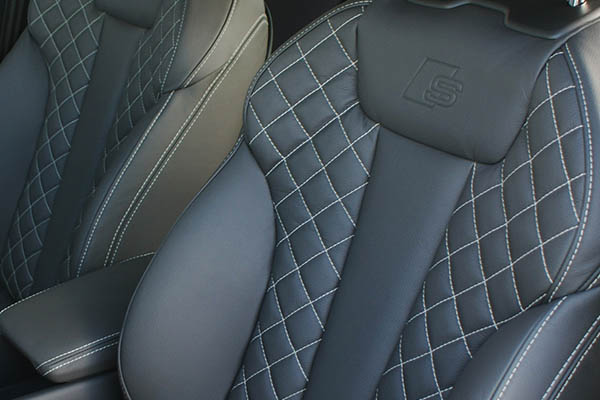 Audi A4 S-Line Buffalino leder Zwart Diamond Stiksel Wit Detail