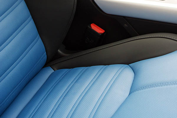 Range Rover Evoque, Alba nappa zwart en buffalino blauw detail