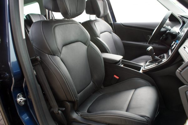 Renault Grand Scenic Buffalino leder zwart voorstoelen