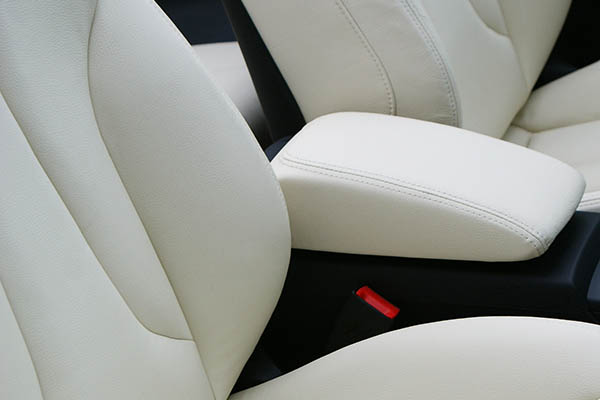 Audi A3 Cabriolet, Alba Buffalino Leder Wit voorstoelen detail