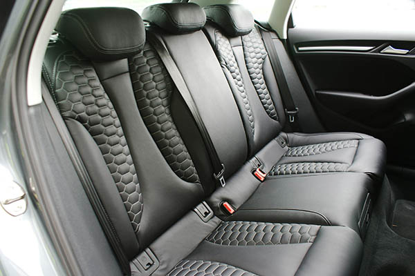 Audi A3 Sportback, Alba buffalino leder zwart met honingraat patroon achterbank
