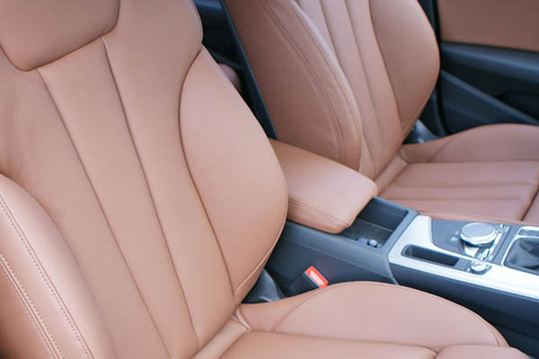 Audi A4, Alba Nappa Leder Kaneel Bruin voorstoelen detail