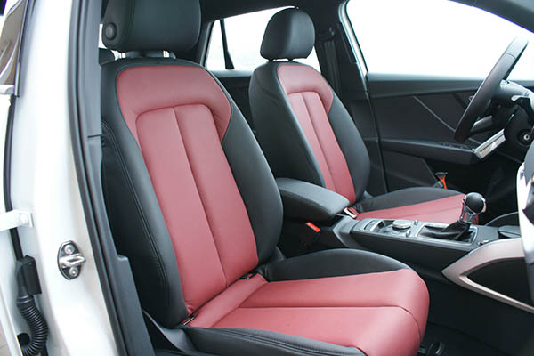 Audi Q2, Alba Buffalino Leder Zwart en Bordeaux Rood voorstoelen