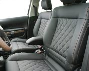 Citroën C4 Cactus, Alba Buffalino Leder Zwart met Diamond patroon en bruin stiksel voorstoelen