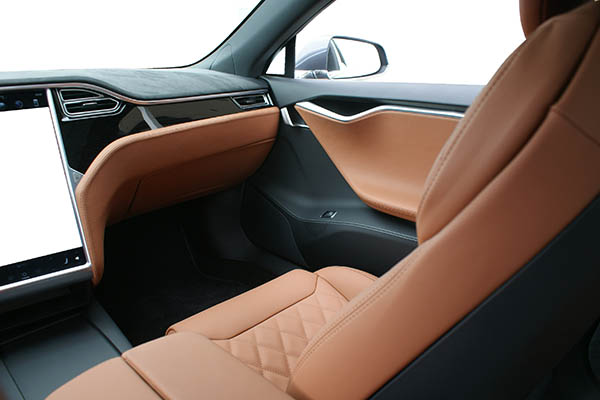 Tesla Model S 100D, Alba Nappa Cognac Diamond dashboard