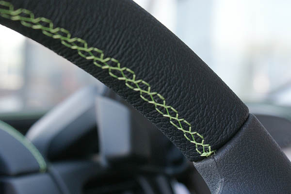 Opel Vivaro, Alba eco-leather®®®®®® Zwart met groen stiksel stuurwiel