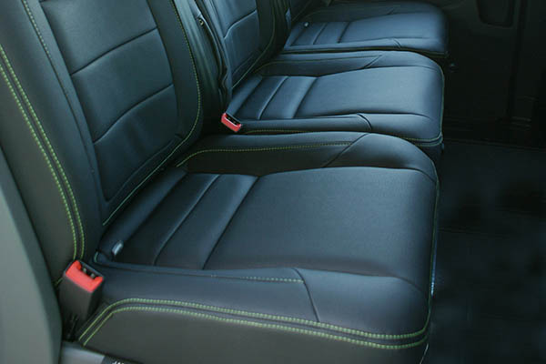 Opel Vivaro, Alba eco-leather®®®®®® Zwart met groen stiksel achterbank