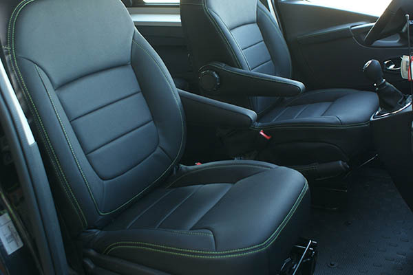 Opel Vivaro, Alba eco-leather®®®®®® Zwart met groen stiksel voorstoelen