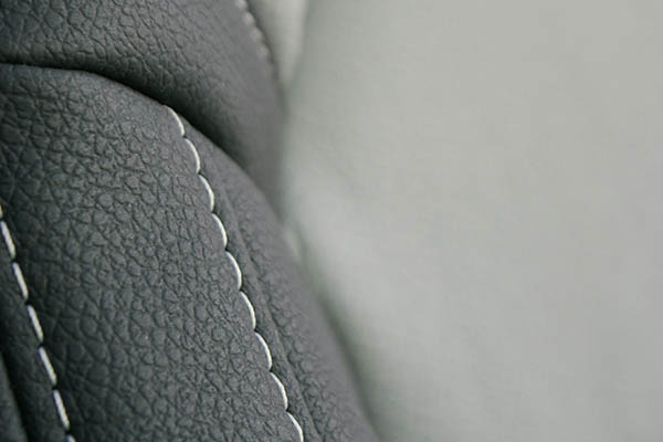 Renault Clio, Alba eco-leather®®®®®® Antraciet met Titanium grijs detail