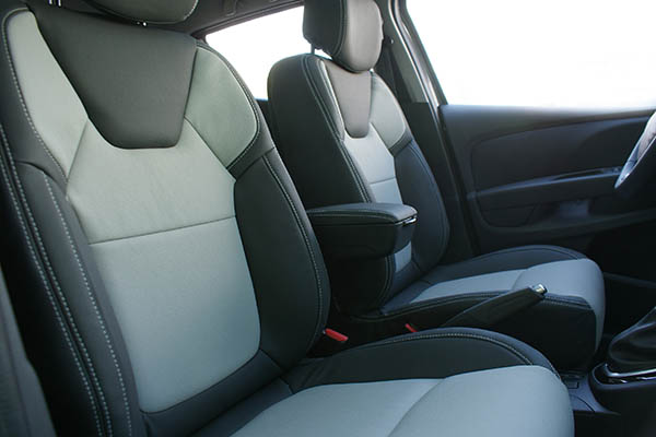 Renault Clio, Alba eco-leather®®®®®® Antraciet met Titanium grijs voorstoelen