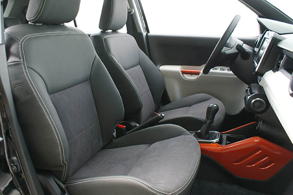 Suzuki Ignis, Alba eco-leather®®®®®® antraciet met alcantara middenbanen voorstoelen