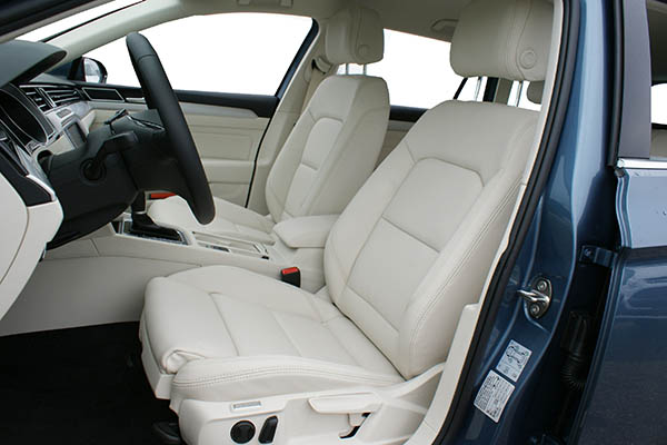 Volkswagen Passat, Alba Buffalino Leder Wit voorstoelen