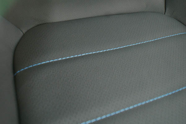 Volkswagen Passat GTE, Alba Buffalino Leder Zwart met GTE blauw stiksel en perforatie detail