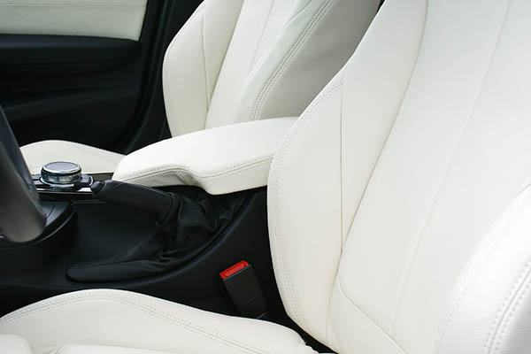 BMW 3-serie F30, Alba Buffalino Leder Wit voorstoelen detail