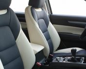 Mazda CX5, Alba Buffalino Leder Marine Blauw en Wit voorstoelen