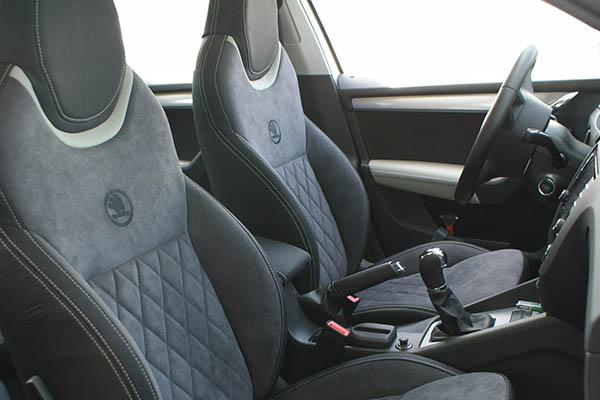 Skoda Octavia, Alba Buffalino Leder Alcantara en eco-leather voorstoelen