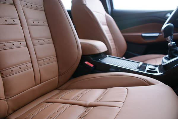 Ford Kuga, Alba Cognac Nappa Leder in Ferrari Design detail