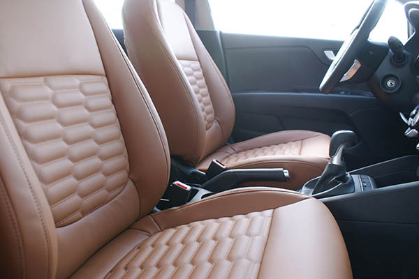 Kia Rio, Alba eco-nappa Cognac met Speciaal Honingraat stiksel voorstoelen