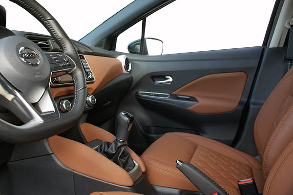 Nissan Micra, Alba eco-leather®®®®®® Kaneelbruin met diamond patroon en geborduurd logo interieur