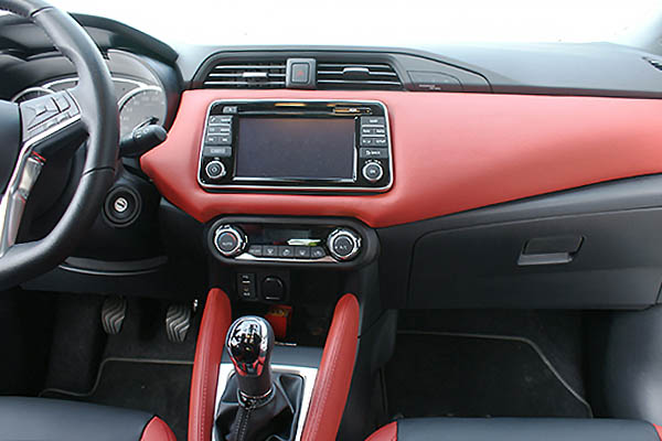 Nissan Micra, Alba Buffalino Leder Zwart en Rood Dashboard