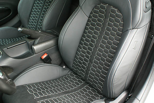 Audi R8 Zwart Nappa Leder met Zwart Alcantara en Honingraat patroon Detail