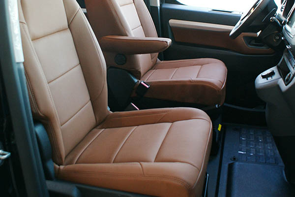 Citroen Jumpy Alba eco-leather®®®®®® kaneelbruin voorstoelen detail