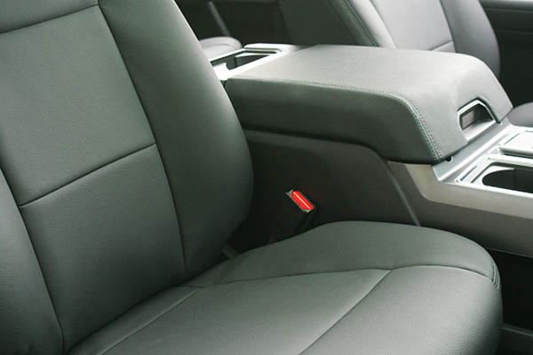 Ford F150 Zwart eco-leather voorstoelen detail