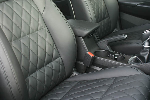 Hyundai Tucson Alba Buffalino Leder Zwart met Diamond Stikselpatroon Voorstoelen Detail