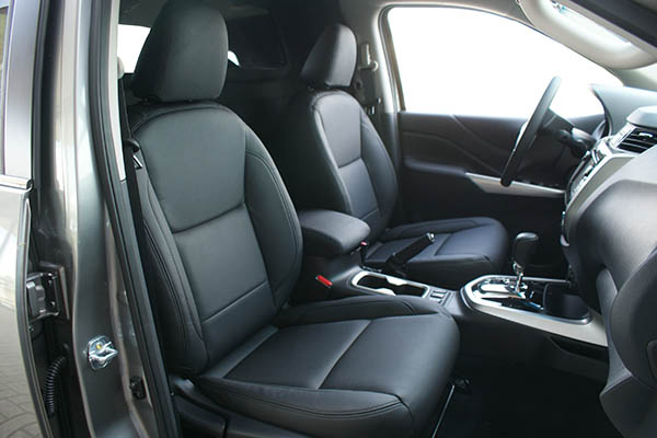 Nissan Navara NP300 Alba eco-leather®®®®®® zwart voorstoelen