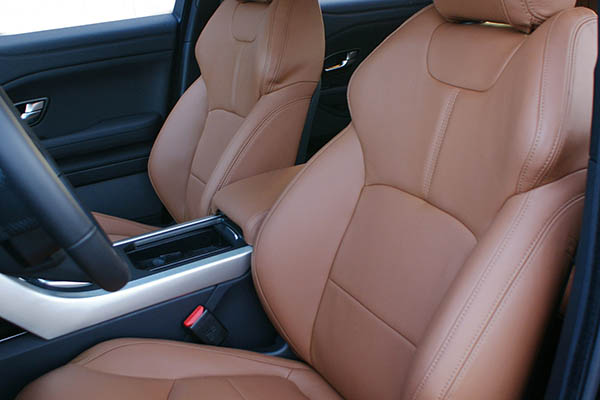 Range Rover Evoque, Alba Buffalino Leder Truffel Bruin Voorstoelen Detail