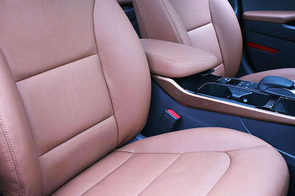 Hyundai Ioniq Alba Buffalino Leder Inbouw Kaneel Bruin Perforatie Voorstoelen Detail