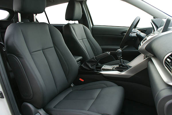 Mitsubishi Eclipse Cross Alba eco-leather®®®®®® zwart voorstoelen