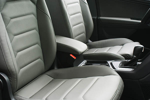 Volkswagen Tiguan Alba Buffalino Leder Grijs Inbouw Voorstoelen Detail