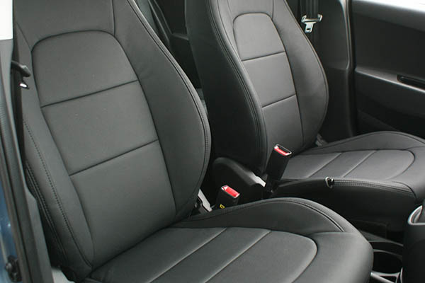 Hyundai i10 Alba Buffalino Leder Inbouw Zwart Voorstoelen Detail
