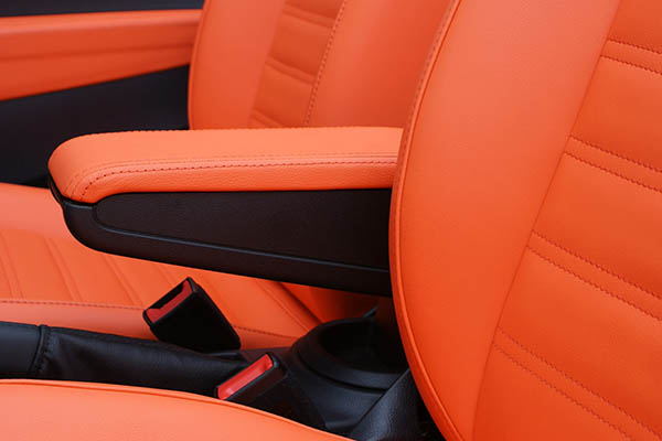 Volkswagen Beetle Cabriolet Alba Royal Mandarin Exclusive Leder Inbouw Armsteun Detail