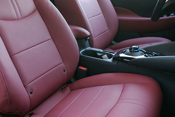 Nissan Leaf Alba Buffalino Leder Bordeaux Rood Voorstoelen Detail