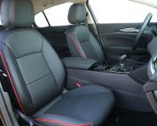 Opel Insignia Alba Zwart Leder met Rode bies en stiksel Voorstoelen