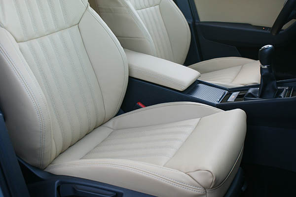 Skoda Superb Alba Samt Beige eco nappa voorstoelen detail