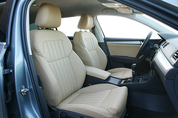 Skoda Superb Alba Samt Beige eco nappa voorstoelen