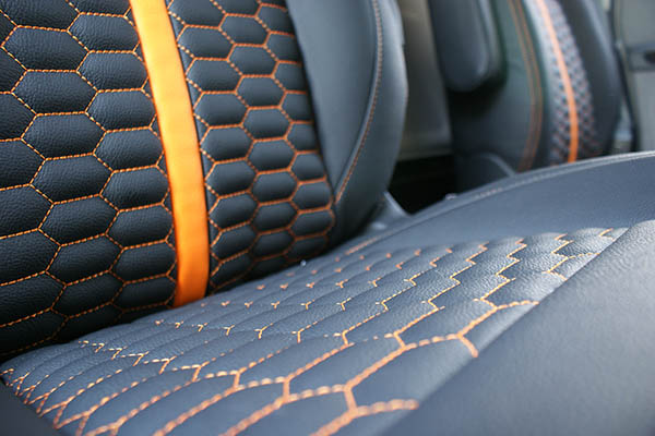 Ford Transit Custom Alba Eco-leather Zwart Honingraat Voorstoel Detail