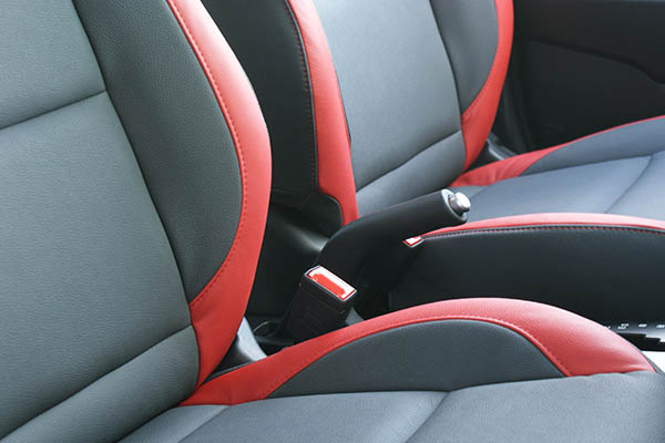 Kia Picanto Alba eco-leather®®®®®® antraciet leder inbouw rood voorstoelen detail