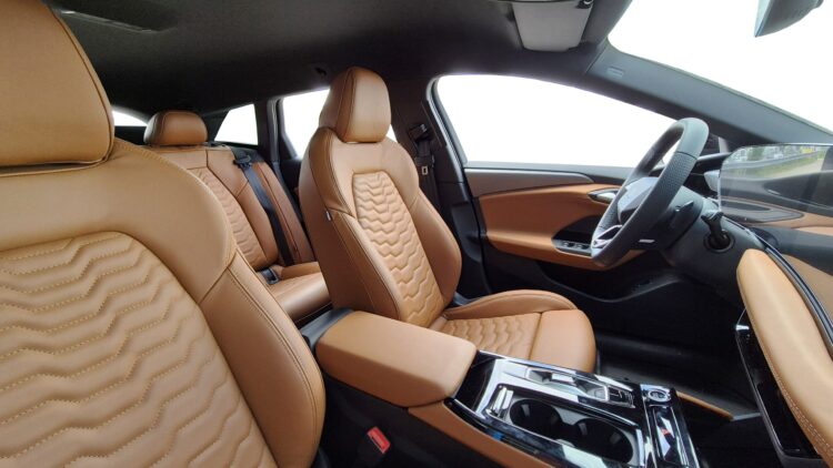 Audi A6 E-tron met nappa