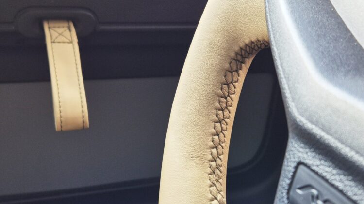 Opel E-rocks bekleden lederinbouw tuning