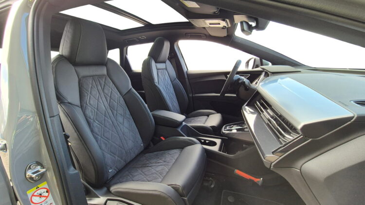 Audi Q4 met zwart leder en suede